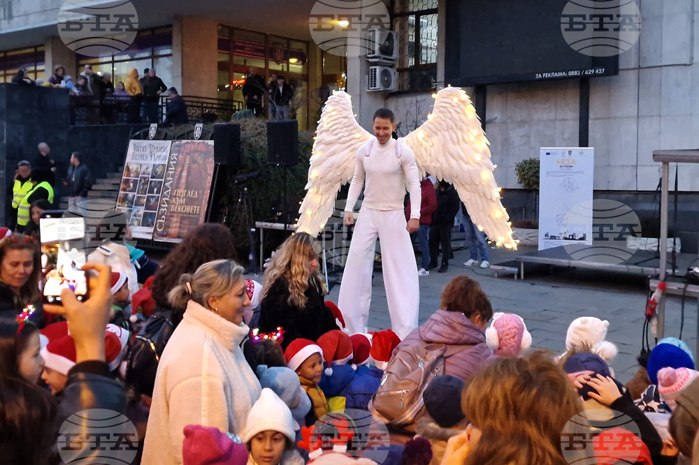 Велико Търново - въздушно-акробатично шоу - светване на коледните светлини