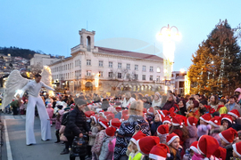 Велико Търново - въздушно-акробатично шоу - светване на коледните светлини