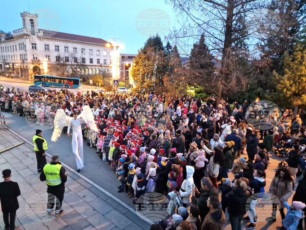 Велико Търново - въздушно-акробатично шоу - светване на коледните светлини