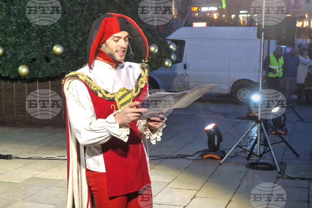 Велико Търново - въздушно-акробатично шоу - светване на коледните светлини