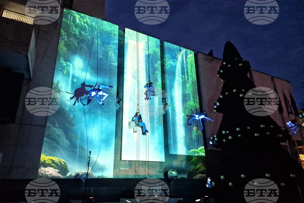 Велико Търново - въздушно-акробатично шоу - светване на коледните светлини