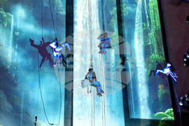 Велико Търново - въздушно-акробатично шоу - светване на коледните светлини