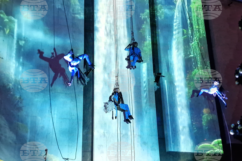 Велико Търново - въздушно-акробатично шоу - светване на коледните светлини