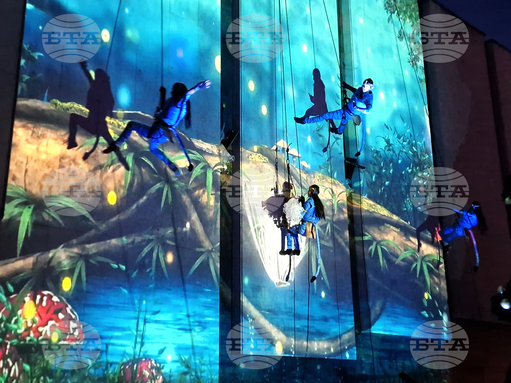 Велико Търново - въздушно-акробатично шоу - светване на коледните светлини