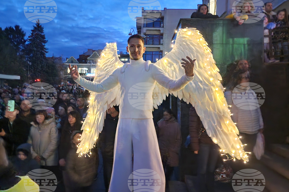 Велико Търново - въздушно-акробатично шоу - светване на коледните светлини