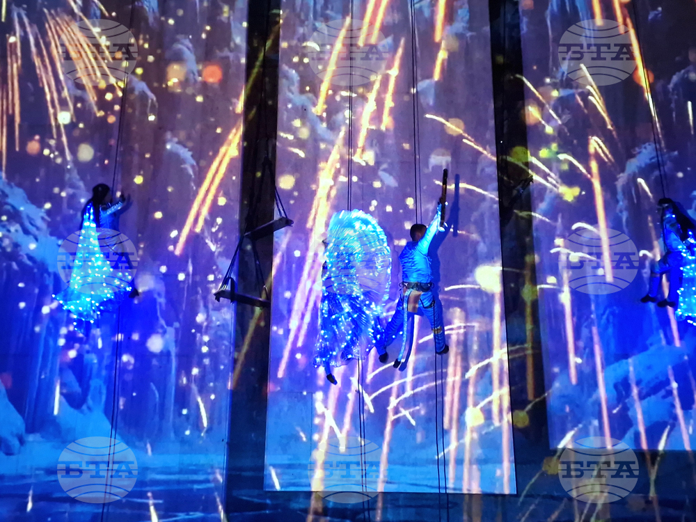 Велико Търново - въздушно-акробатично шоу - светване на коледните светлини