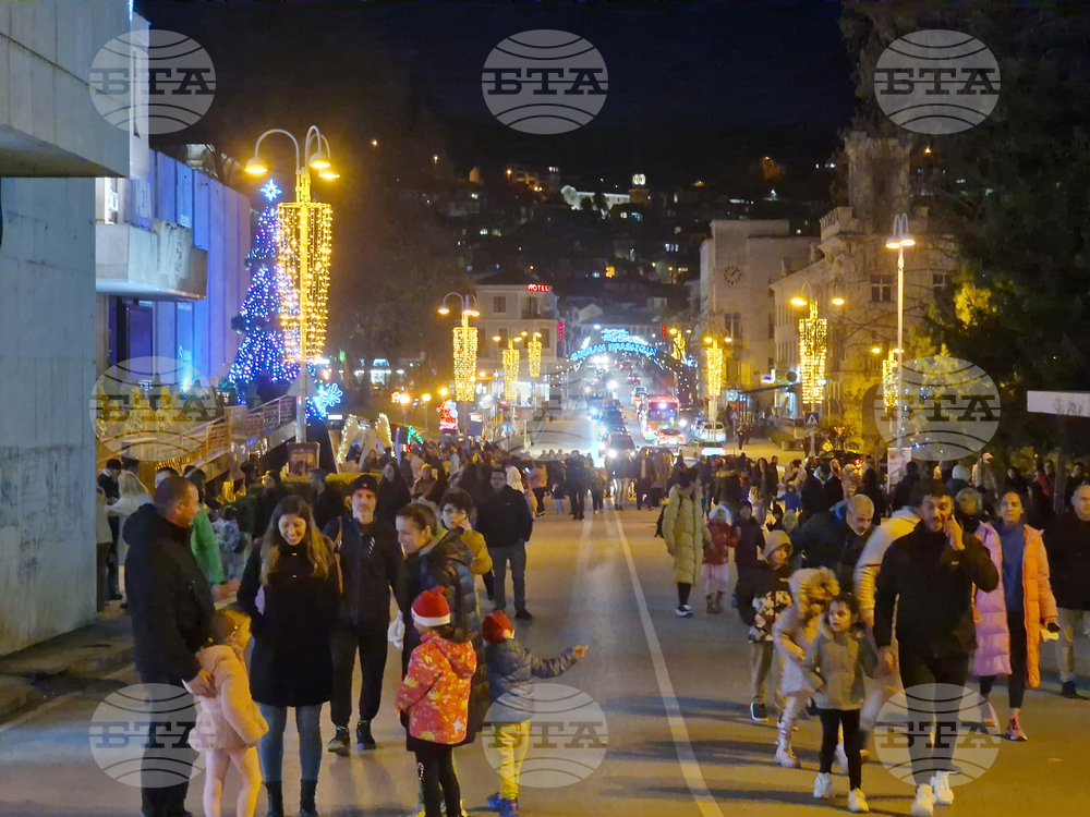 Велико Търново - въздушно-акробатично шоу - светване на коледните светлини