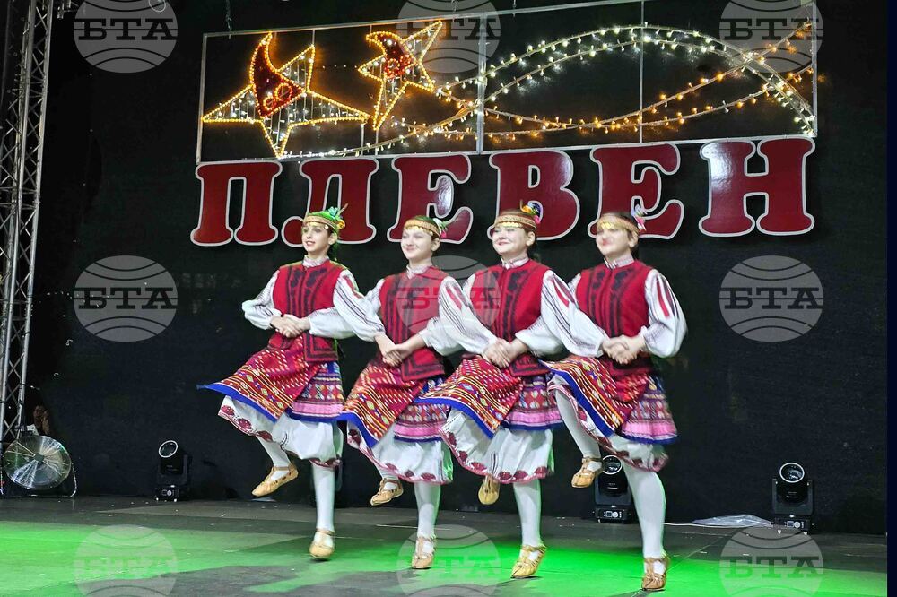 Плевен -  коледна елха - светлини