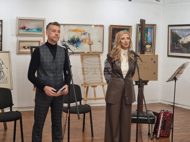 Благотворителна изложба обедини бургаската общност в подкрепа на купуването на концертен роял за Музикалното училище в Бургас