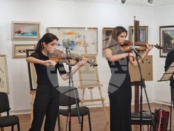 Бургас - благотворителна изложба