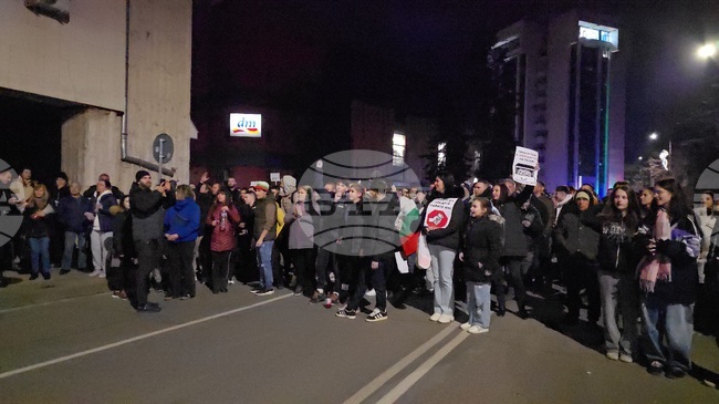 В Ловеч протестът срещу бюджета прерасна в шествие