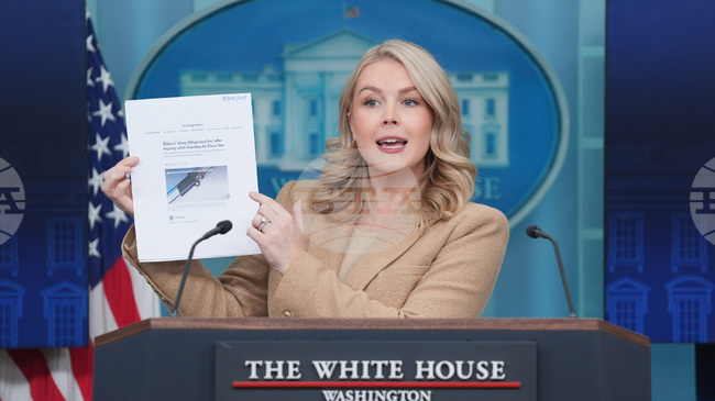 Белият дом заяви, че адмирал е наредил повторна атака срещу лодка с предполагаеми наркотрафиканти, и настоя, че атаката е била законна