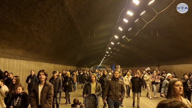 С протестно шествие граждани затвориха ключови булеварди в Пловдив