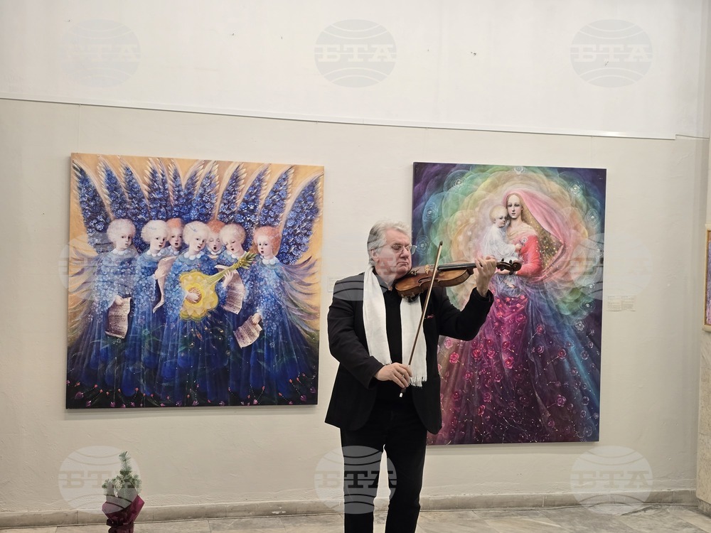 Изложба "Духовни откровения" на художничката и поетеса Аннаел откриха в плевенската художествена галерия "Илия Бешков"