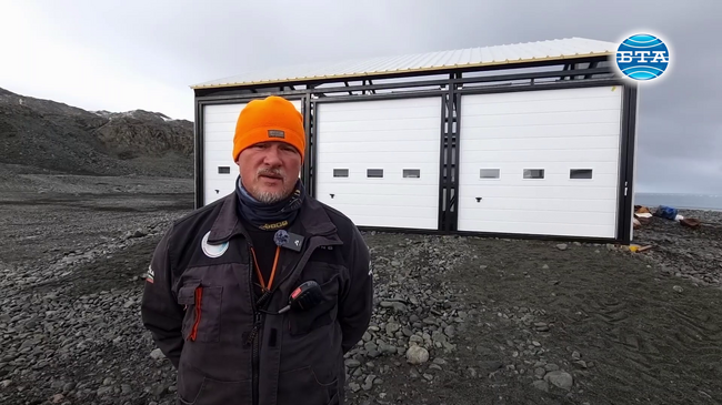 В българската антарктическа база „Св. Климент Охридски“ беше изградена постройка за съхранение на техника