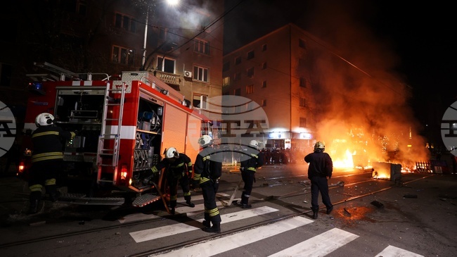 Над 10 души са задържани на протеста в центъра на София по данни на СДВР 