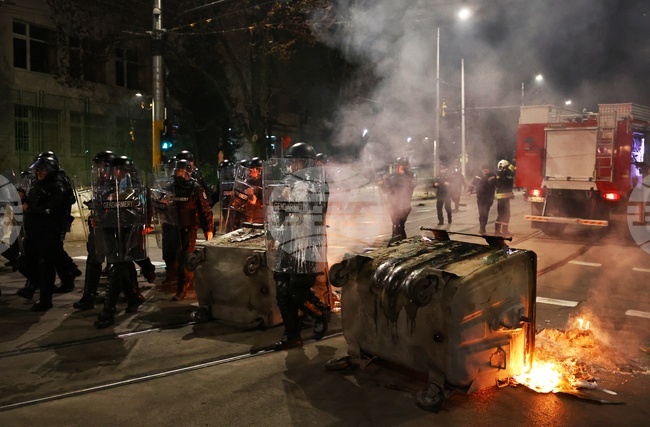 Вече няма хора пред централата на "ДПС - Ново начало"
