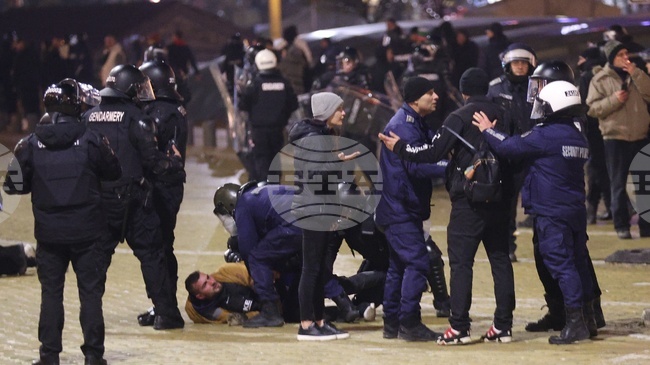 Over Ten Arrested After Masked Men Clash With Police in Central Sofia amid Large Protest