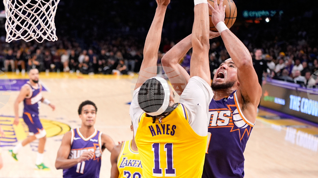 Звездата на Финикс Девин Букър получи контузия при победата срещу ЛА Лейкърс