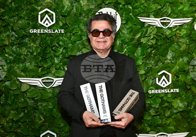 Иран осъди известния режисьор Джафар Панахи на една година затвор