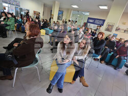 Министър Красимир Вълчев гостува на училищен практикум във Втора английска гимназия