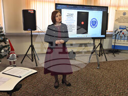 Министър Красимир Вълчев гостува на училищен практикум във Втора английска гимназия