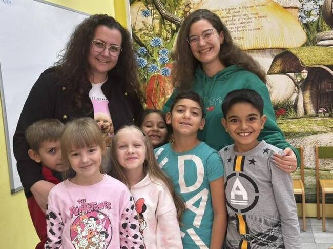 Студенти от Великотърновския университет „Св. св. Кирил и Методий“ реализират практика в Българското училище „Д-р Петър Берон“ в Прага