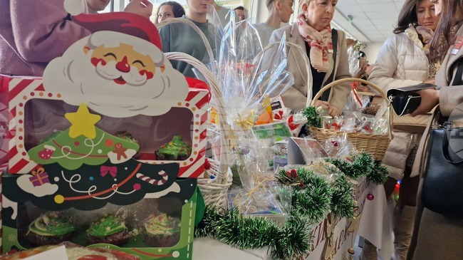 Тракийският университет в Стара Загора проведе благотворителен базар „Коледна магия“ в подкрепа на студенти в неравностойно положение.