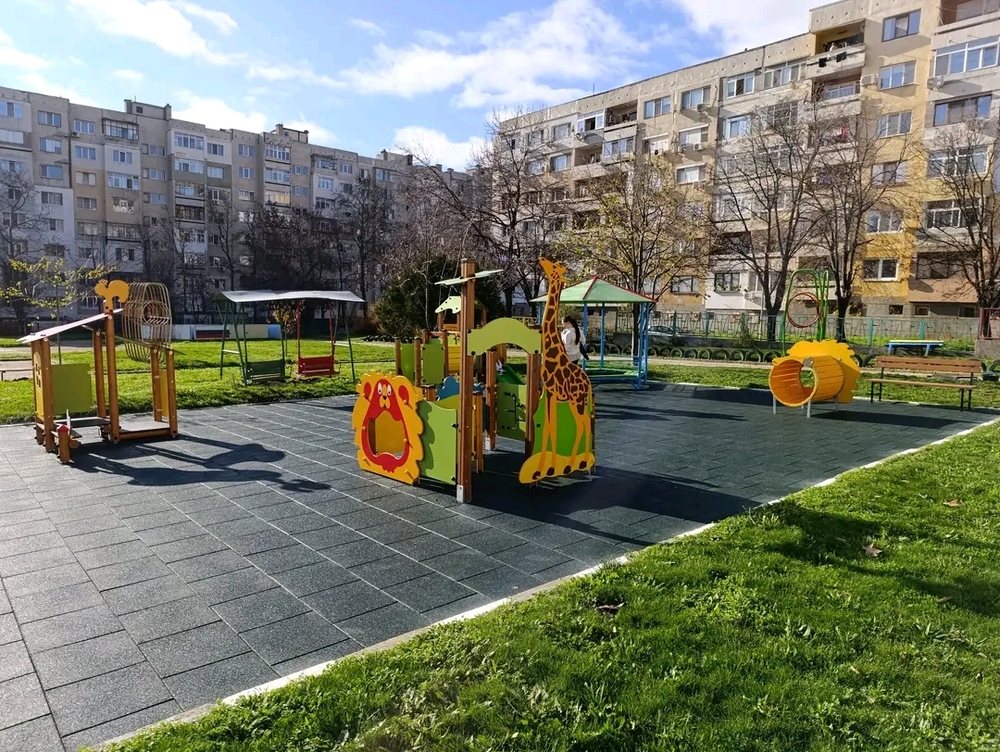 Община Сливен: Нова площадка за игра вече радва малчуганите в Детска градина „Елица“