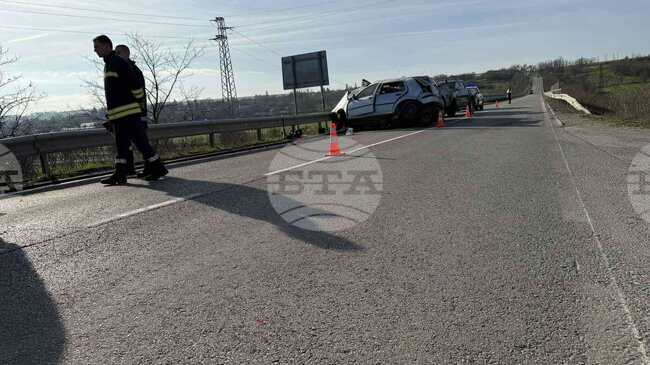 Мъж е настанен за лечение в шуменската болница след тежката катастрофа с жертва на пътя Шумен - Царев брод