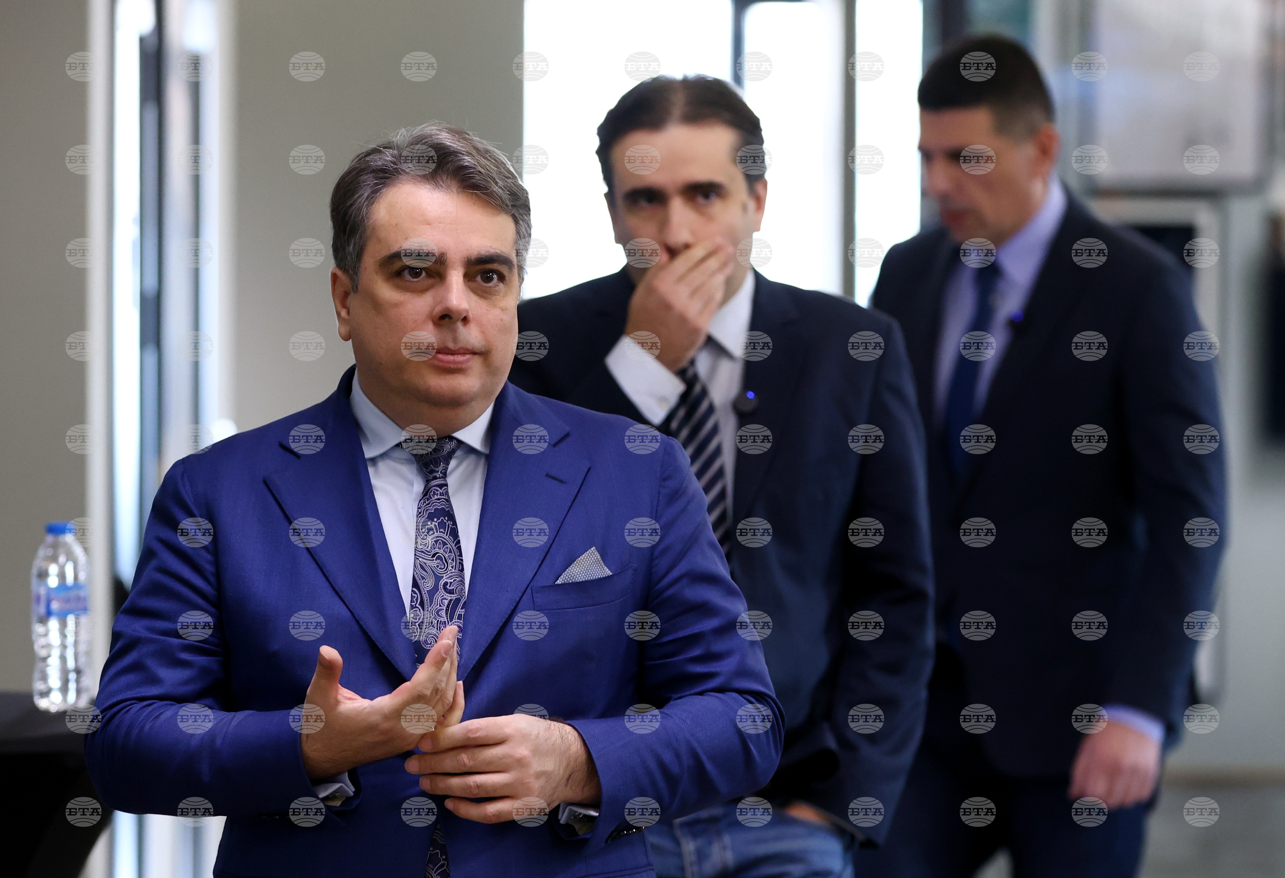 Continue the Change to Table No-Confidence Motion Unless Government Resigns