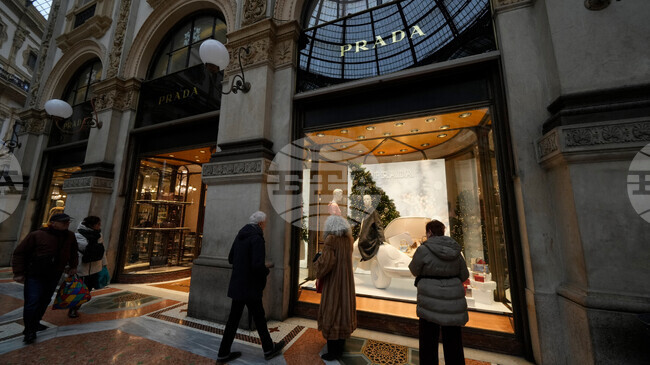 „Прада“ финализира придобиването на „Версаче“ 
