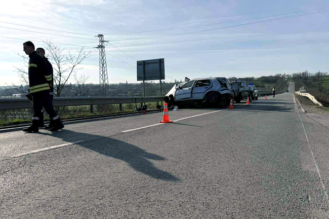 Мъж е настанен за лечение в шуменската болница след тежката катастрофа с жертва на пътя Шумен - Царев брод