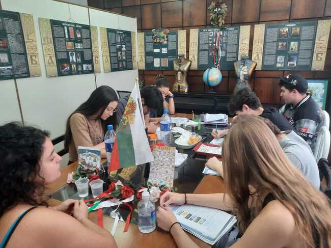 Ребуси на български език решаваха учениците от гимназиалните класове на Българското училище в Сао Пауло