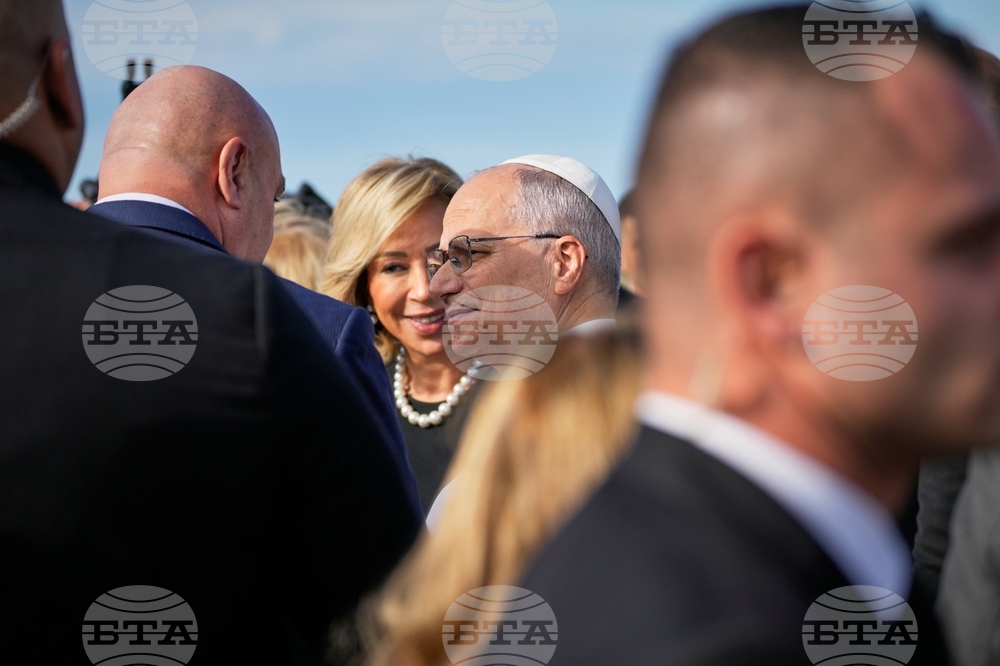 APTOPIX Lebanon Mideast Pope