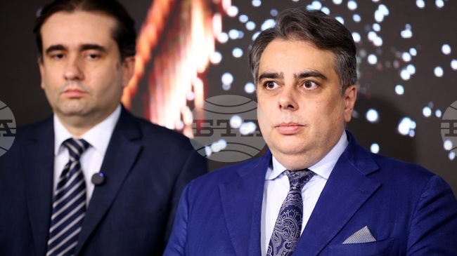 "Продължаваме промяната-Демократична България" внасят в петък вот на недоверие към кабинета "Желязков"