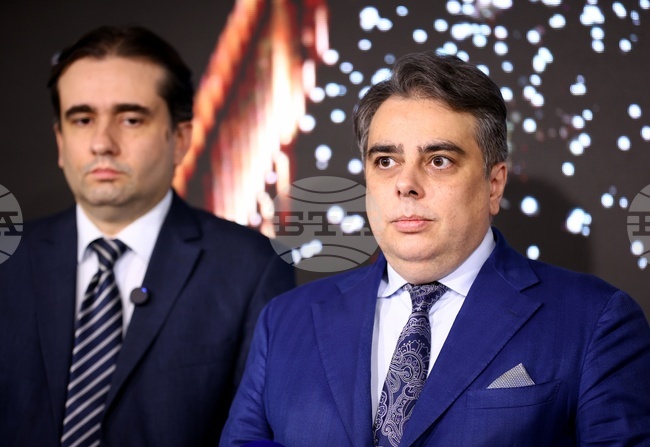 "Продължаваме промяната-Демократична България" внасят в петък вот на недоверие към кабинета "Желязков"