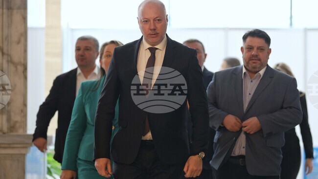 Вчерашните протести имат социален и човешки характер, израз са на търсенето на повече права, демокрация и справедливост, каза Росен Желязков