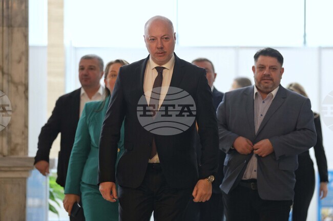 Вчерашните протести имат социален и човешки характер, израз са на търсенето на повече права, демокрация и справедливост, каза Росен Желязков