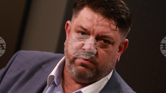 Броят на младите роми със средно образование се е повишил значително, каза вицепремиерът Атанас Зафиров на Национална кръгла маса в София