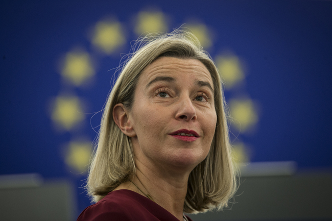 Европейската прокуратура разследва съмнения по обществена поръчка за подготовка на млади дипломати в ЕС