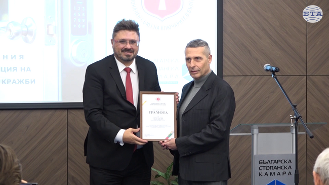 Честните хора в България са много, каза генералният директор на БТА Кирил Вълчев при получаването на грамота от кампанията за превенция на домовите кражби