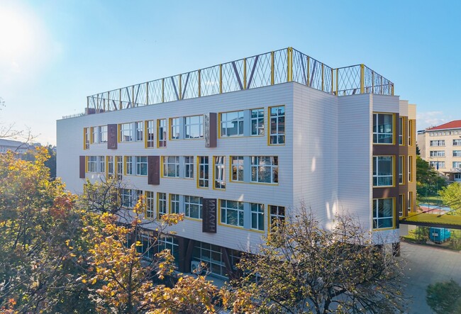 Новият учебен корпус на две от най-големите гимназии в Бургас е номиниран за наградата "Сграда на годината" 2025