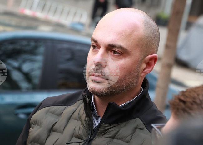 Щетите от повредените контейнери и антипаркинг колчета от вандалските прояви снощи са над 80 000 лв., съобщи директорът на Столичния инспекторат