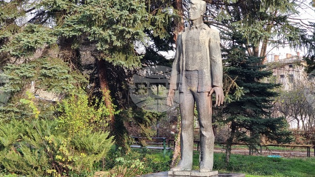 Почистен е паметникът на Адалберт Антонов – Малчика в Кърджали