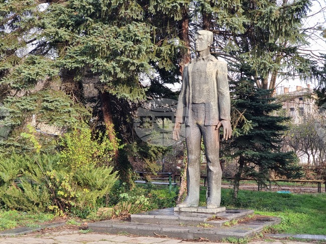 Почистен е паметникът на Адалберт Антонов – Малчика в Кърджали