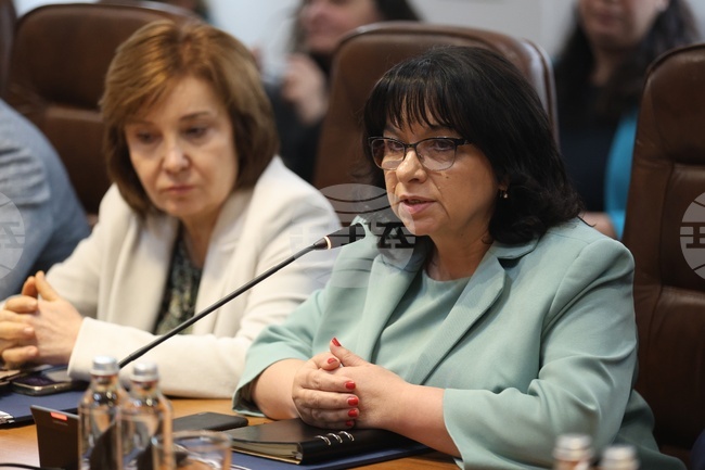 Управляващите търсят начин да компенсират близо 1,5 млрд. евро след отпадането на редица мерки от проекта на бюджет за 2026 година