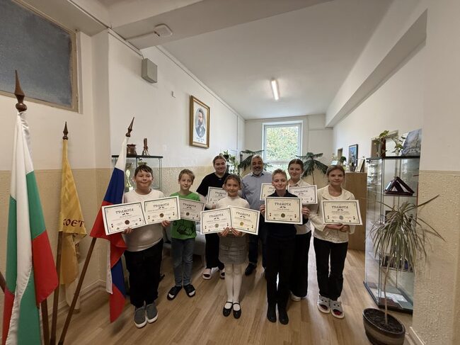 Ученици от Българското средно училище „Христо Ботев“ в Братислава получиха награди от конкурса „Таланти без граници“