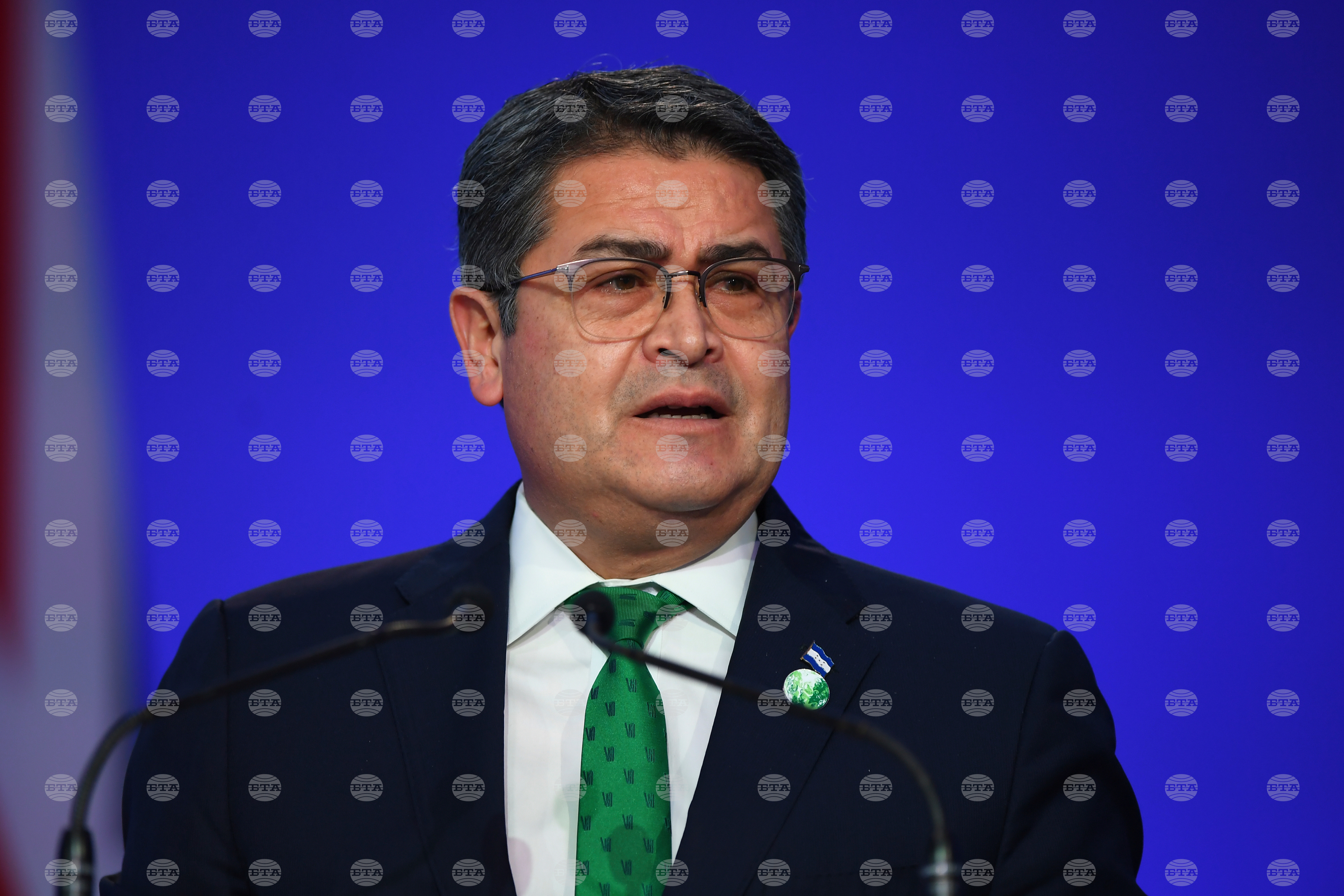 Хондурас поиска от Интерпол да арестува бившия президент, помилван от Тръмп