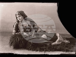 „Повече от една снимка“ представя историята на българската фотография през ХХ век в Софийската градска художествена галерия. Снимка: СГХГ